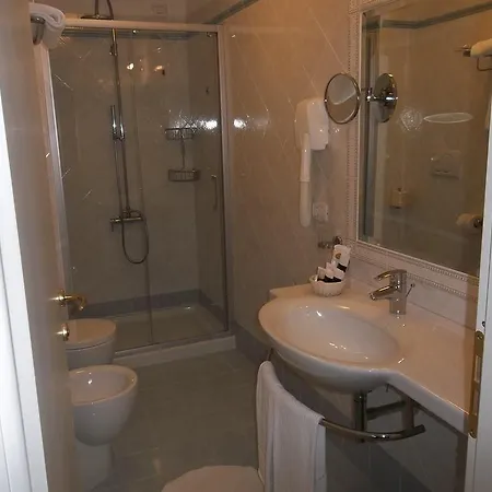 Italia Palace מלון 4*