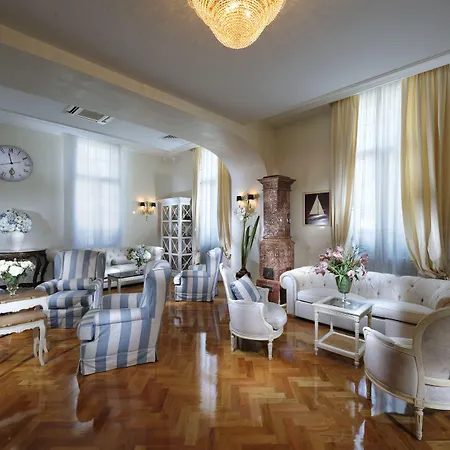 Italia Palace