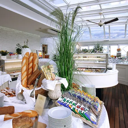 Italia Palace