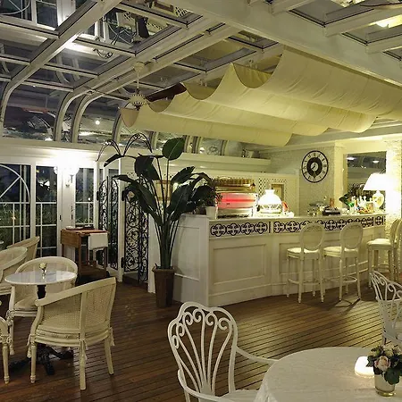 Italia Palace ליגננו סביאדורו
