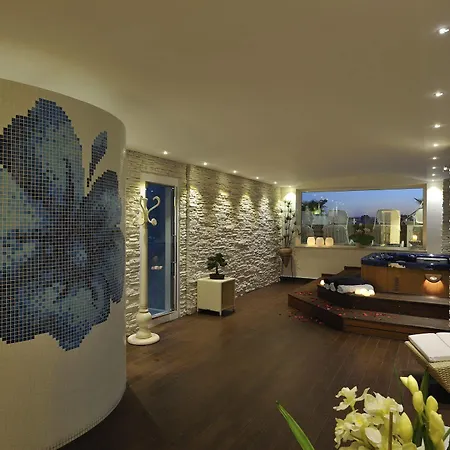 מלון Italia Palace 4*